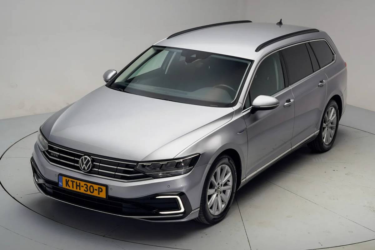 Volkswagen Passat Volkswagen Passat 1.4 TSI PHEV GTE Business [ LED Navi Camera ergoActive Stoelverwarming Trekhaak ]