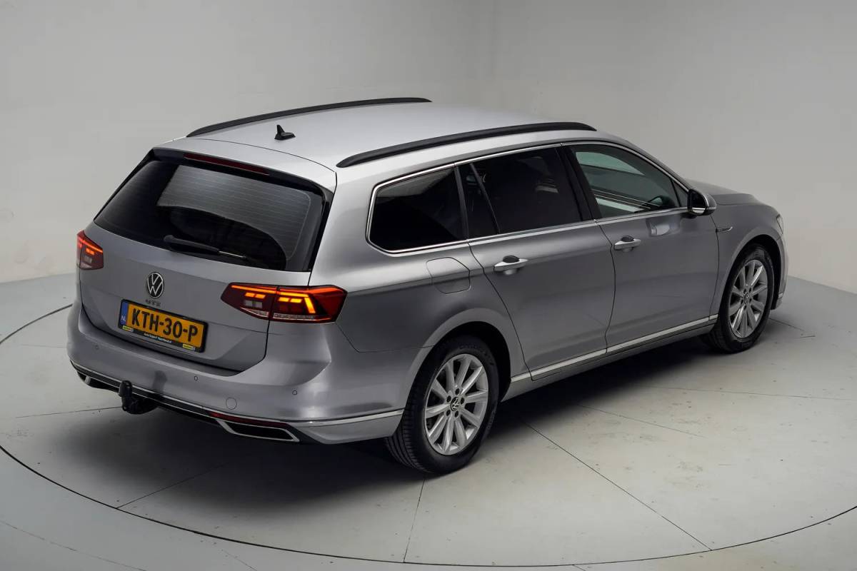 Volkswagen Passat Volkswagen Passat 1.4 TSI PHEV GTE Business [ LED Navi Camera ergoActive Stoelverwarming Trekhaak ]