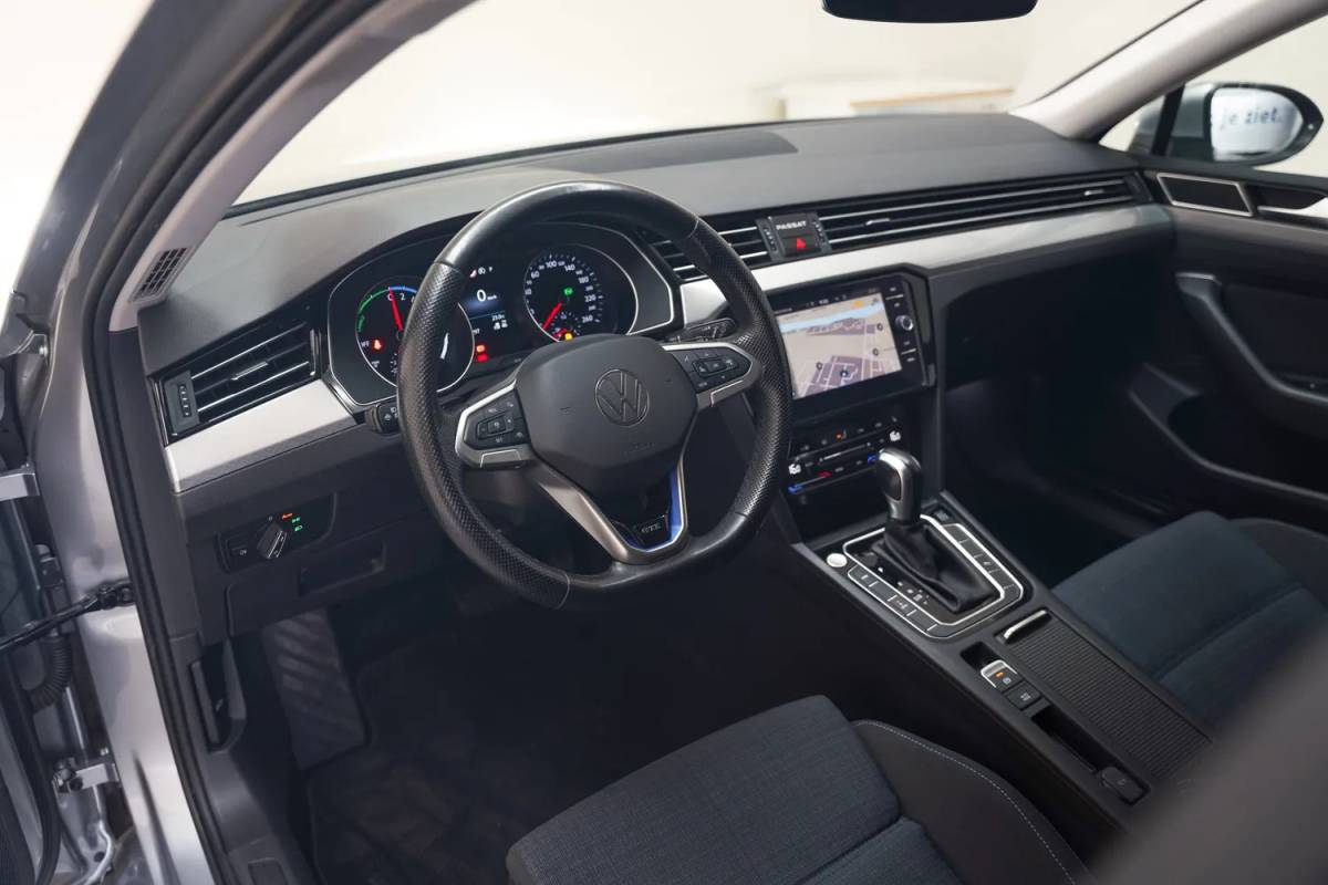 Volkswagen Passat Volkswagen Passat 1.4 TSI PHEV GTE Business [ LED Navi Camera ergoActive Stoelverwarming Trekhaak ]
