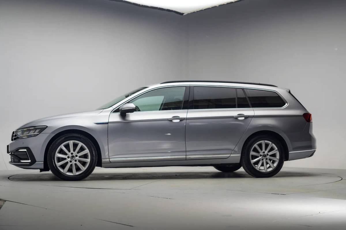 Volkswagen Passat Volkswagen Passat 1.4 TSI PHEV GTE Business [ LED Navi Camera ergoActive Stoelverwarming Trekhaak ]