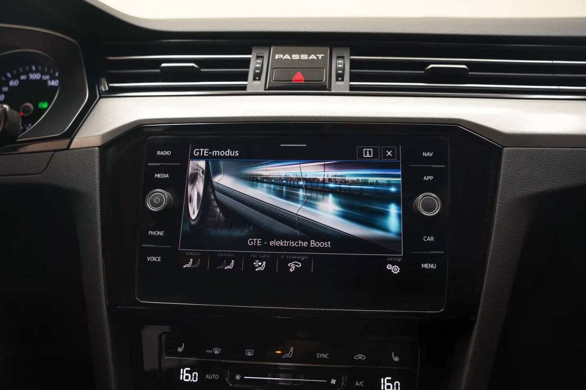 Volkswagen Passat Volkswagen Passat 1.4 TSI PHEV GTE Business [ LED Navi Camera ergoActive Stoelverwarming Trekhaak ]