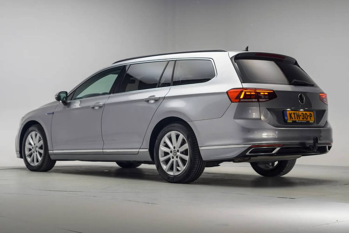 Volkswagen Passat Volkswagen Passat 1.4 TSI PHEV GTE Business [ LED Navi Camera ergoActive Stoelverwarming Trekhaak ]