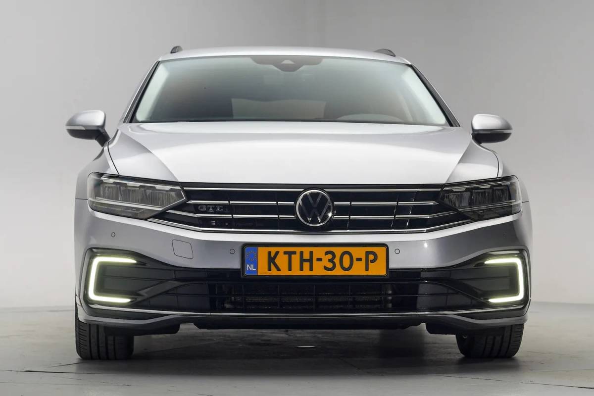 Volkswagen Passat Volkswagen Passat 1.4 TSI PHEV GTE Business [ LED Navi Camera ergoActive Stoelverwarming Trekhaak ]