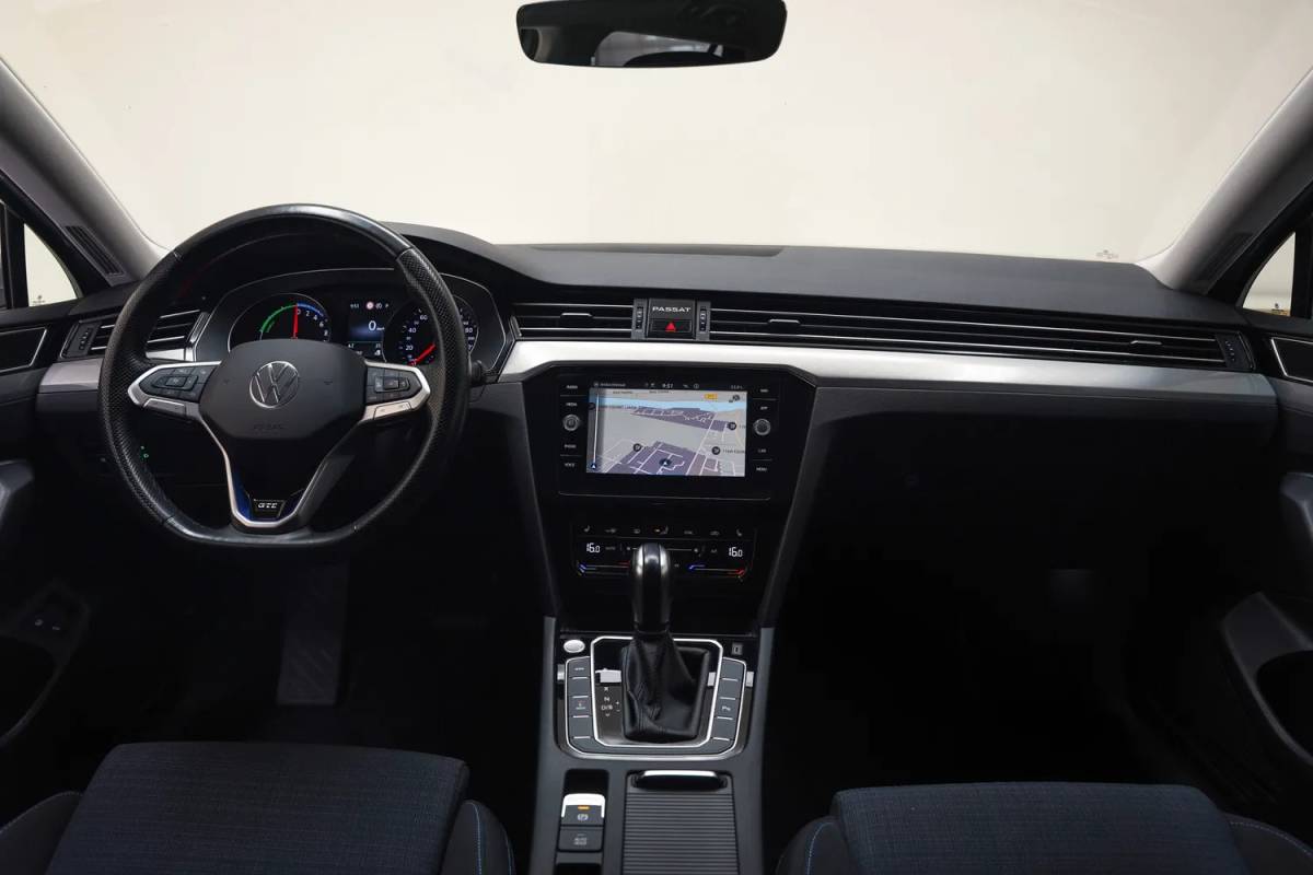 Volkswagen Passat Volkswagen Passat 1.4 TSI PHEV GTE Business [ LED Navi Camera ergoActive Stoelverwarming Trekhaak ]