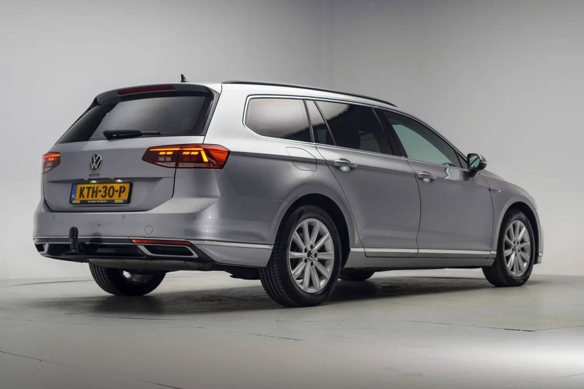 Volkswagen Passat Volkswagen Passat 1.4 TSI PHEV GTE Business [ LED Navi Camera ergoActive Stoelverwarming Trekhaak ]