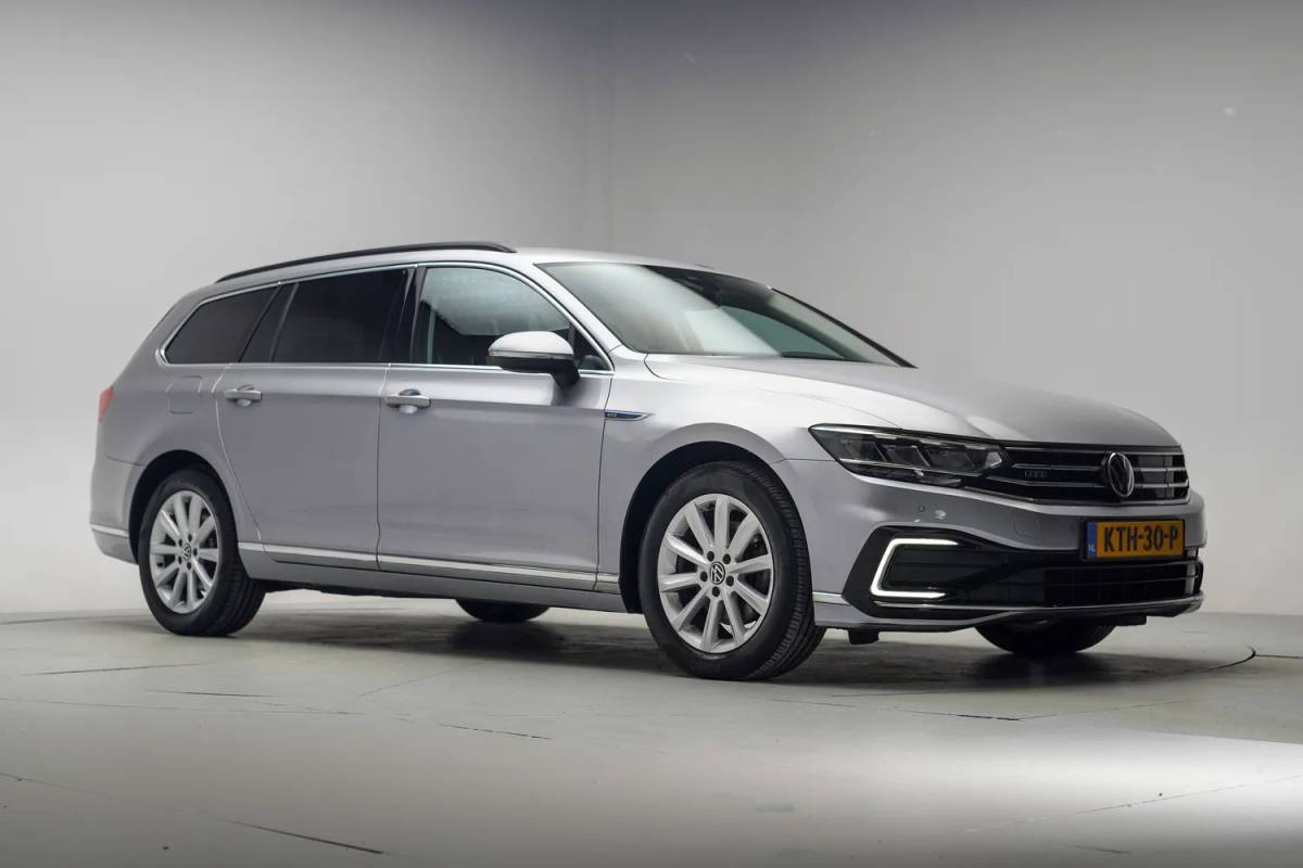 Volkswagen Passat Volkswagen Passat 1.4 TSI PHEV GTE Business [ LED Navi Camera ergoActive Stoelverwarming Trekhaak ]