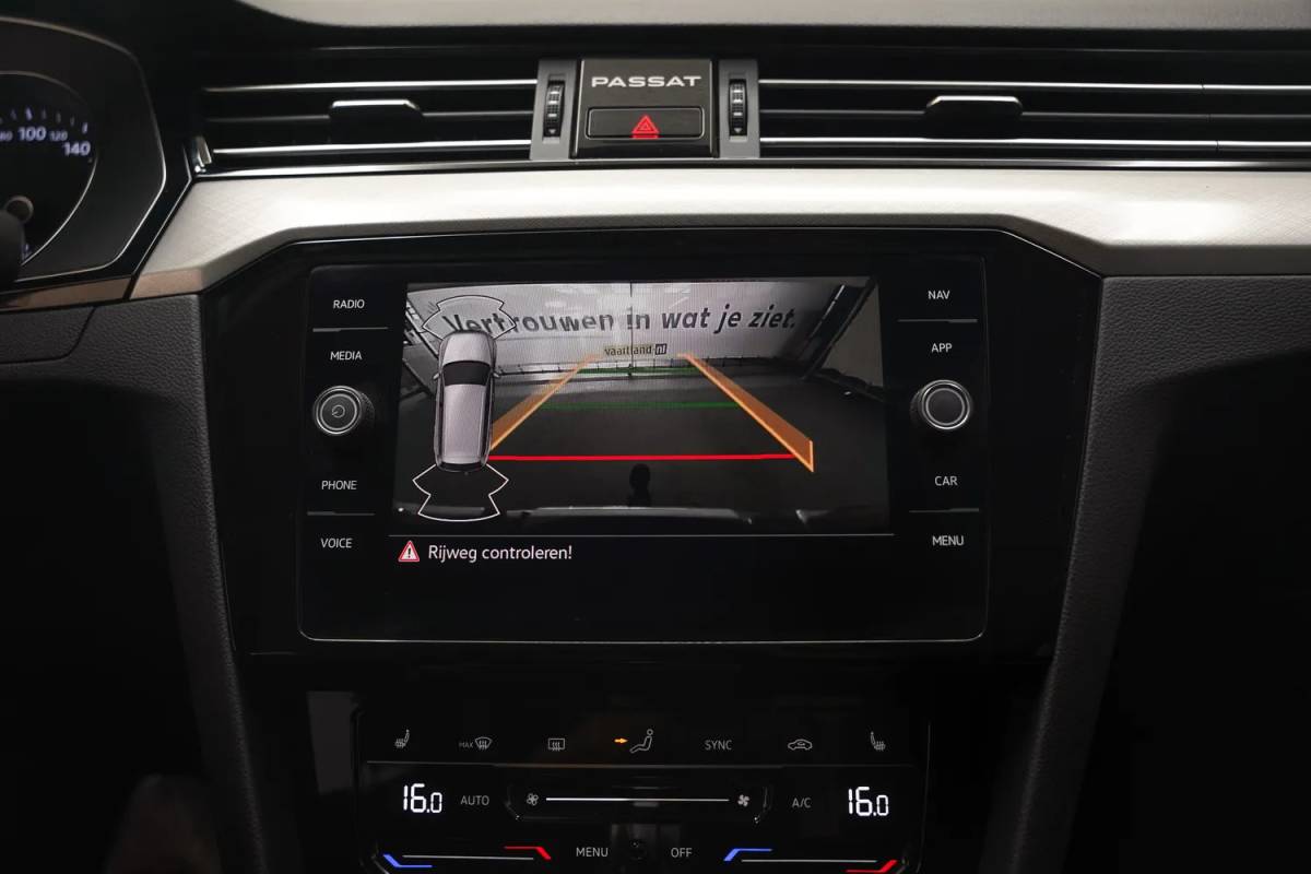 Volkswagen Passat Volkswagen Passat 1.4 TSI PHEV GTE Business [ LED Navi Camera ergoActive Stoelverwarming Trekhaak ]