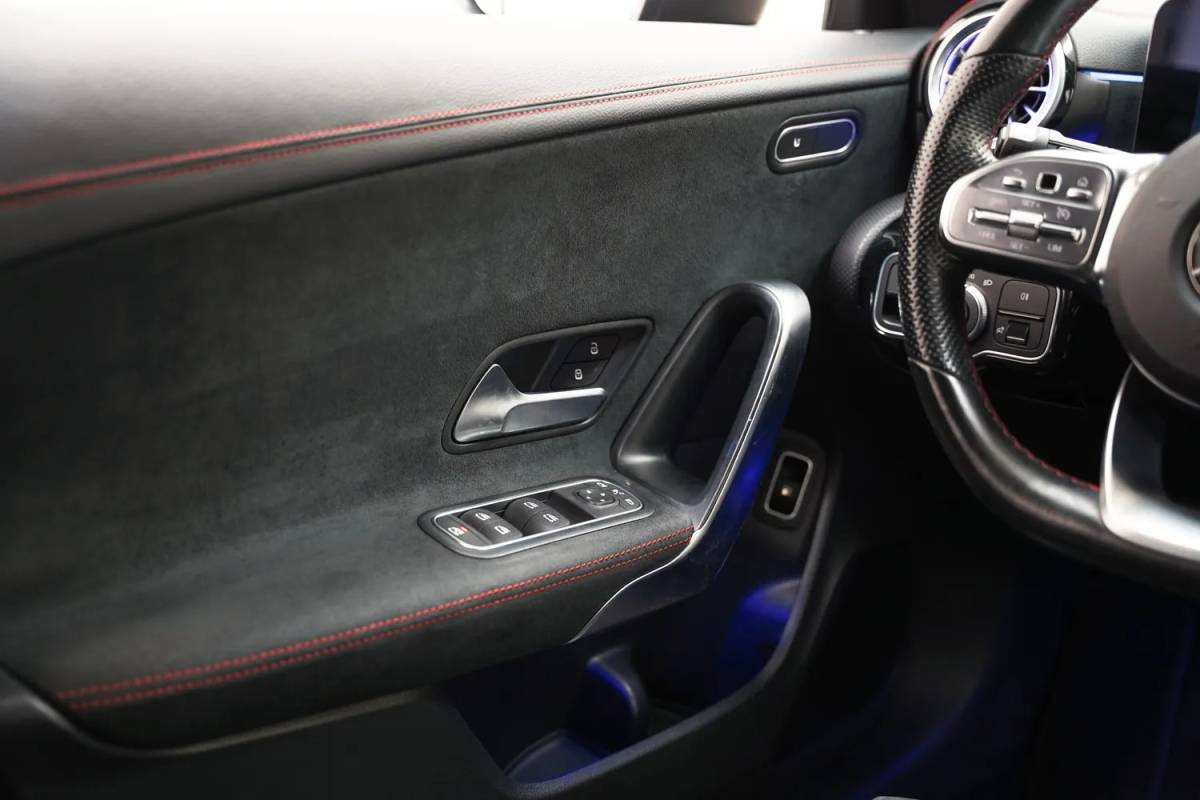 Mercedes-Benz CLA Mercedes-Benz CLA-Klasse 250 e Premium Plus AMG [ Nightpakket Stoelverwarming LED ]