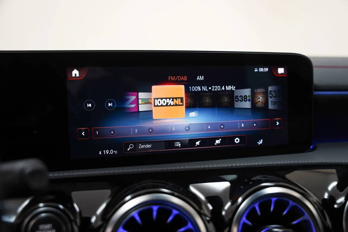 Mercedes-Benz CLA Mercedes-Benz CLA-Klasse 250 e Premium Plus AMG [ Nightpakket Stoelverwarming LED ]