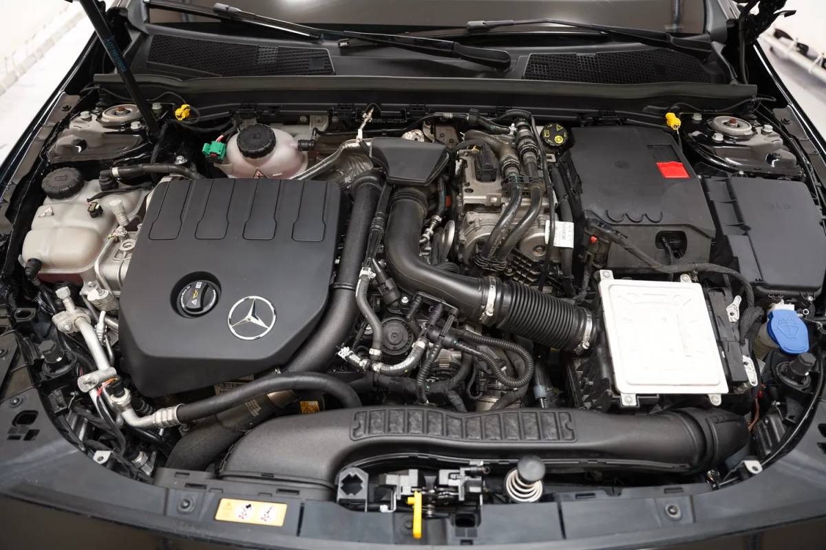 Mercedes-Benz CLA Mercedes-Benz CLA-Klasse 250 e Premium Plus AMG [ Nightpakket Stoelverwarming LED ]