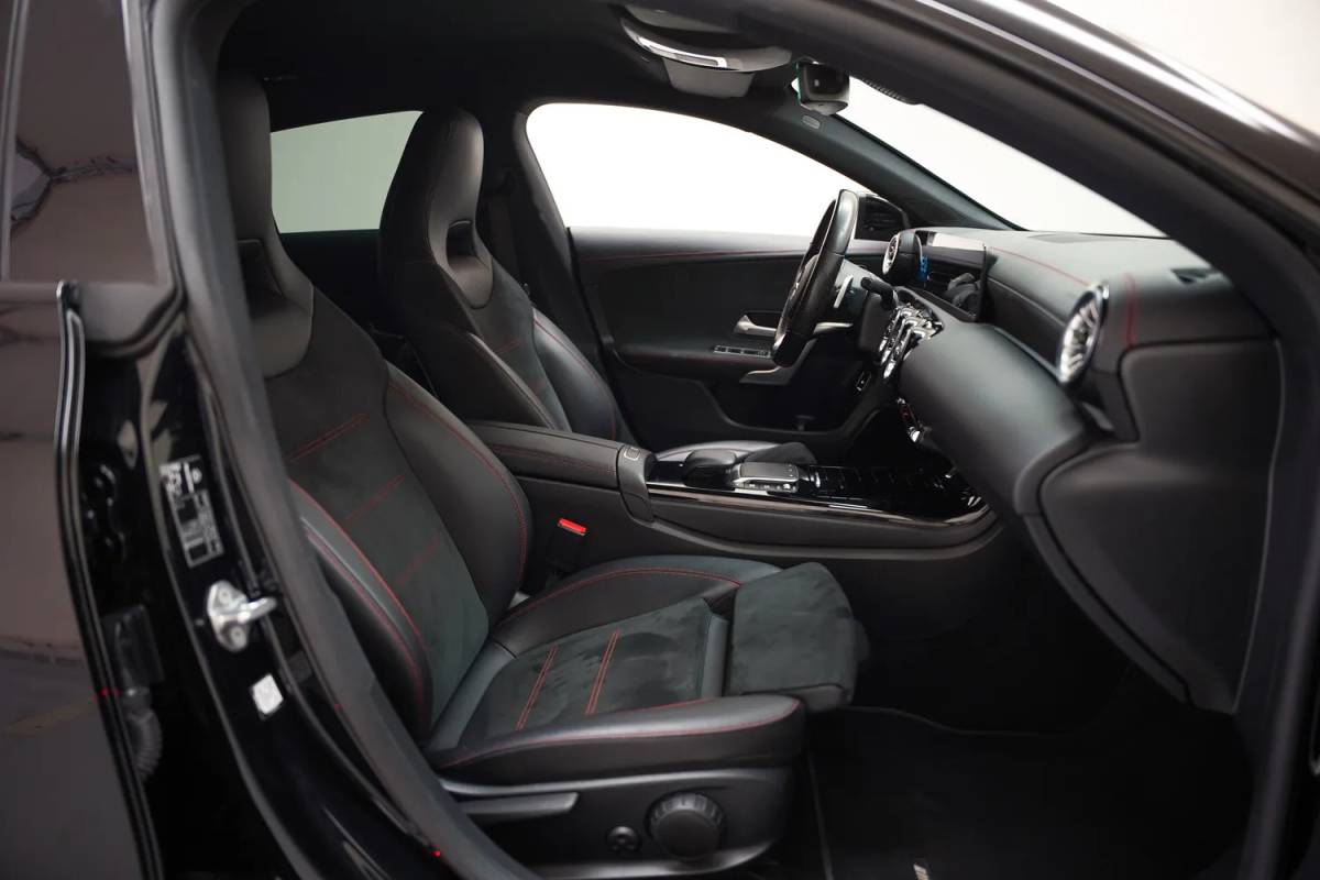 Mercedes-Benz CLA Mercedes-Benz CLA-Klasse 250 e Premium Plus AMG [ Nightpakket Stoelverwarming LED ]