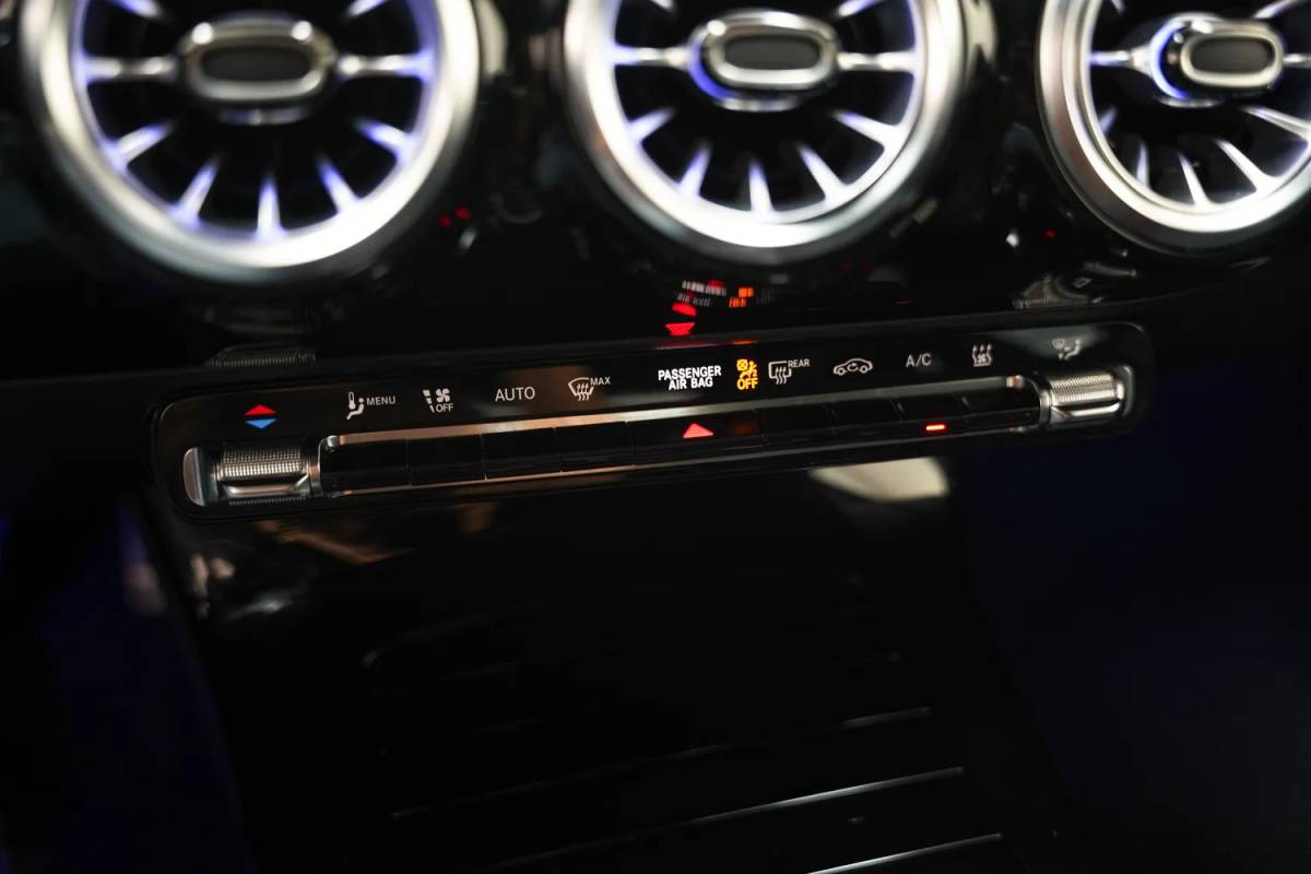 Mercedes-Benz CLA Mercedes-Benz CLA-Klasse 250 e Premium Plus AMG [ Nightpakket Stoelverwarming LED ]