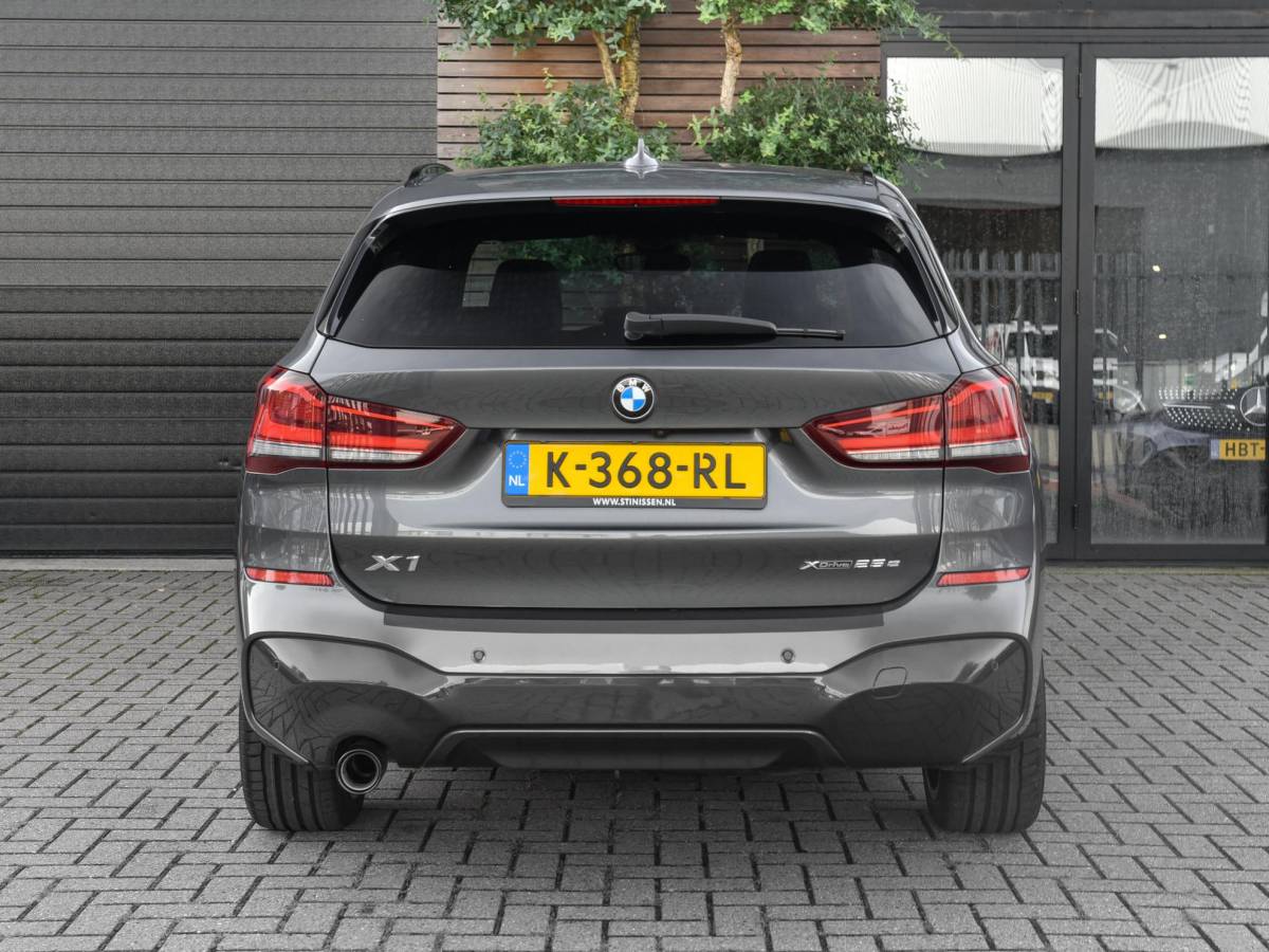 BMW X1 BMW X1 xDrive25e eDrive Edition SOH 91% M pakket Leer Pano Stoelverwarming 19 Inch Velgen