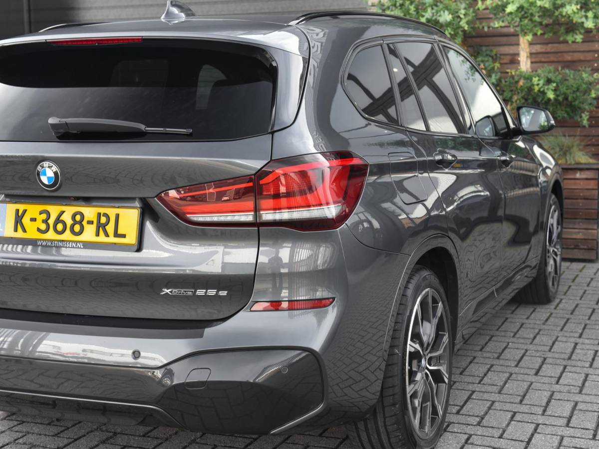 BMW X1 BMW X1 xDrive25e eDrive Edition SOH 91% M pakket Leer Pano Stoelverwarming 19 Inch Velgen