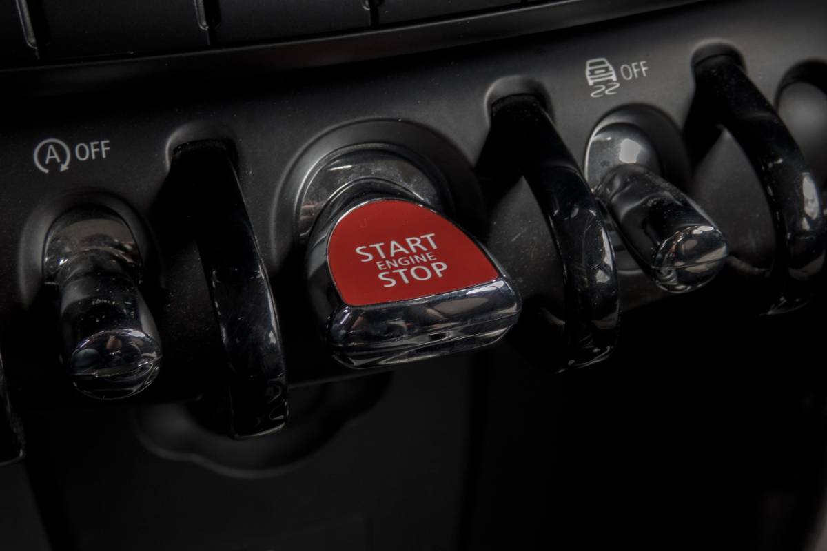 MINI 5-Deurs Mini 5-Deurs 1.5 One | Parkeersensoren | Airco | Bluetooth | Lichtmetalen velgen