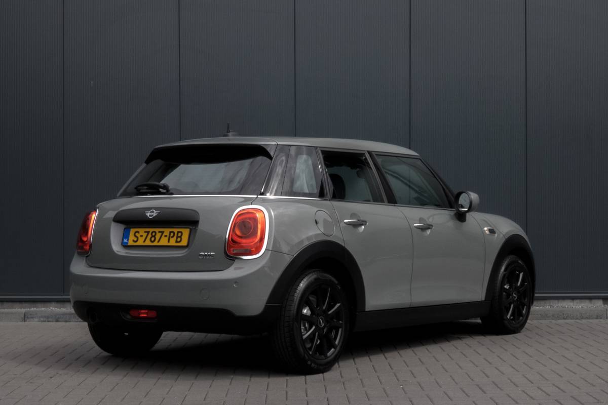 MINI 5-Deurs Mini 5-Deurs 1.5 One | Parkeersensoren | Airco | Bluetooth | Lichtmetalen velgen