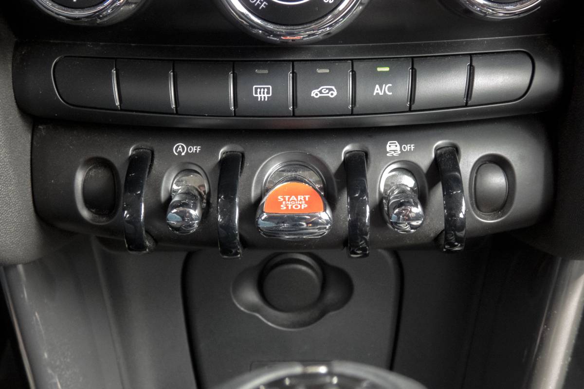 MINI 5-Deurs Mini 5-Deurs 1.5 One | Parkeersensoren | Airco | Bluetooth | Lichtmetalen velgen