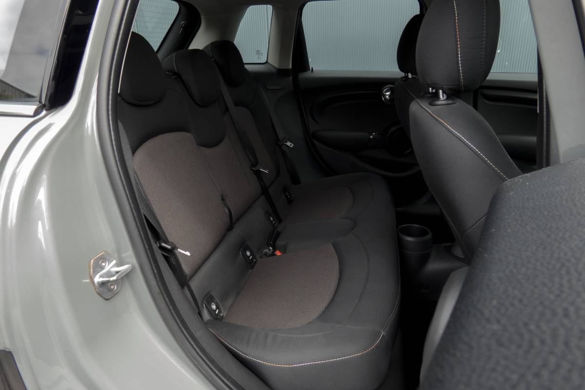 MINI 5-Deurs Mini 5-Deurs 1.5 One | Parkeersensoren | Airco | Bluetooth | Lichtmetalen velgen