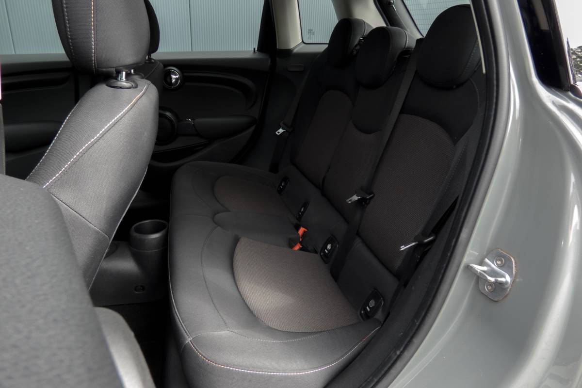MINI 5-Deurs Mini 5-Deurs 1.5 One | Parkeersensoren | Airco | Bluetooth | Lichtmetalen velgen