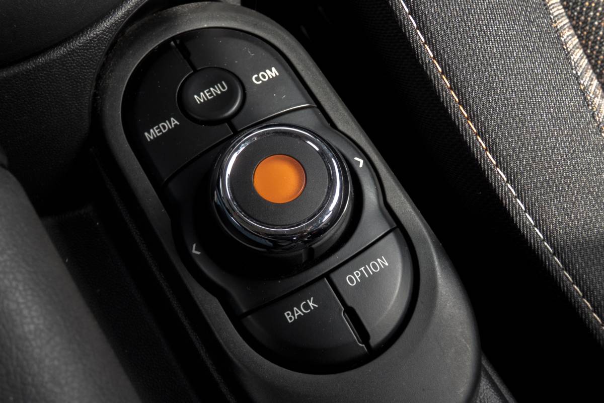 MINI 5-Deurs Mini 5-Deurs 1.5 One | Parkeersensoren | Airco | Bluetooth | Lichtmetalen velgen