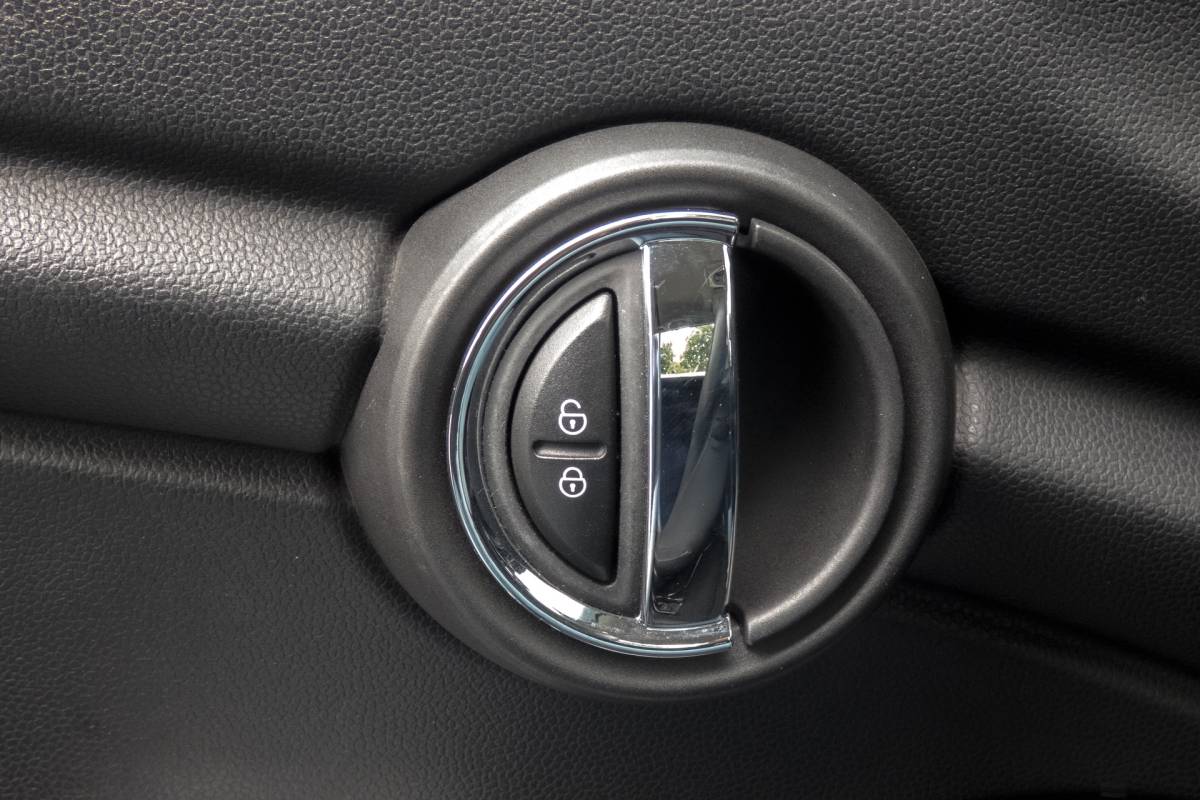 MINI 5-Deurs Mini 5-Deurs 1.5 One | Parkeersensoren | Airco | Bluetooth | Lichtmetalen velgen