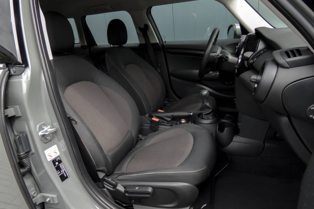 MINI 5-Deurs Mini 5-Deurs 1.5 One | Parkeersensoren | Airco | Bluetooth | Lichtmetalen velgen