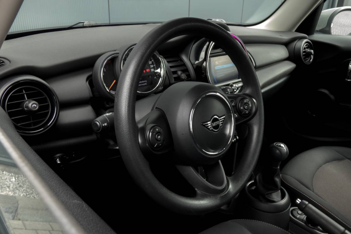 MINI 5-Deurs Mini 5-Deurs 1.5 One | Parkeersensoren | Airco | Bluetooth | Lichtmetalen velgen