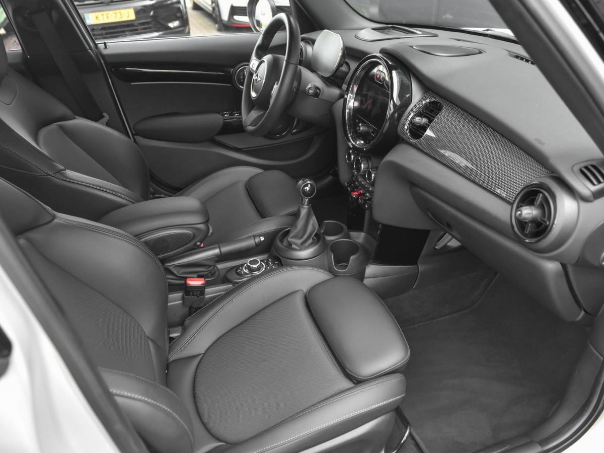 MINI 5-Deurs MINI 5-Deurs 1.5 Cooper Business Edition Leer Camera Led Navi Cruise