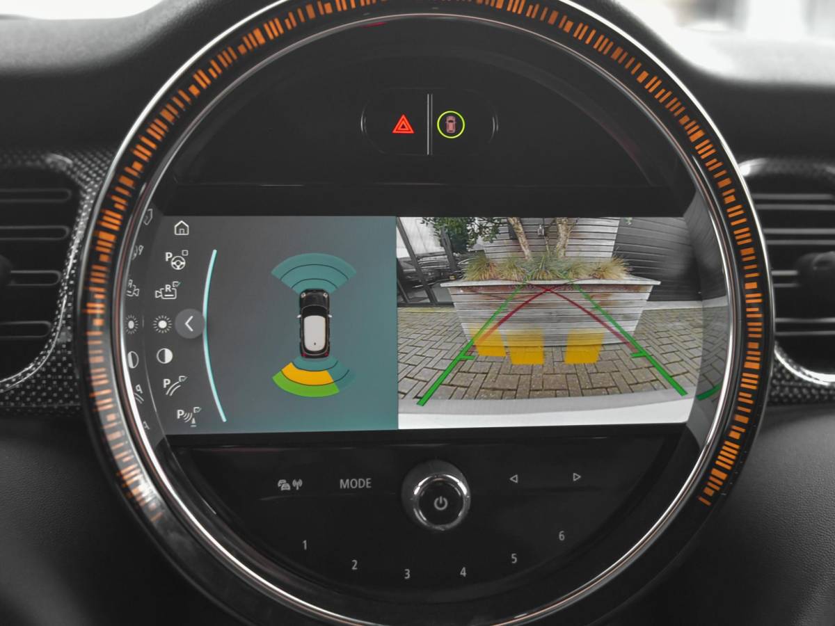 MINI 5-Deurs MINI 5-Deurs 1.5 Cooper Business Edition Leer Camera Led Navi Cruise