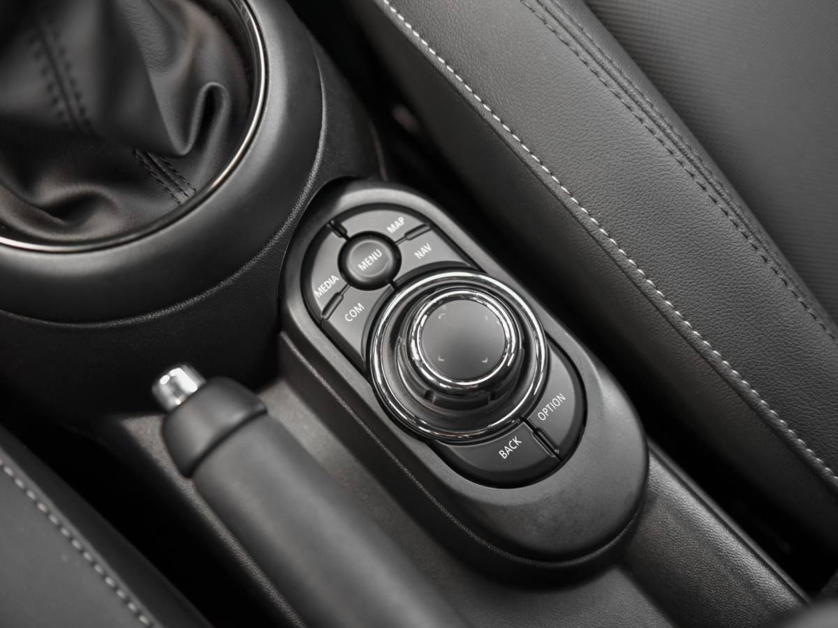 MINI 5-Deurs MINI 5-Deurs 1.5 Cooper Business Edition Leer Camera Led Navi Cruise