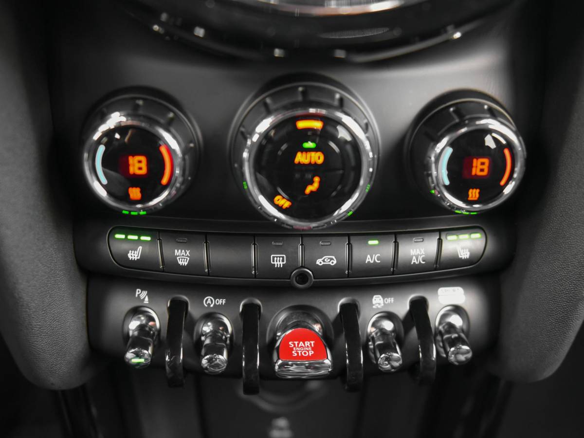 MINI 5-Deurs MINI 5-Deurs 1.5 Cooper Business Edition Leer Camera Led Navi Cruise