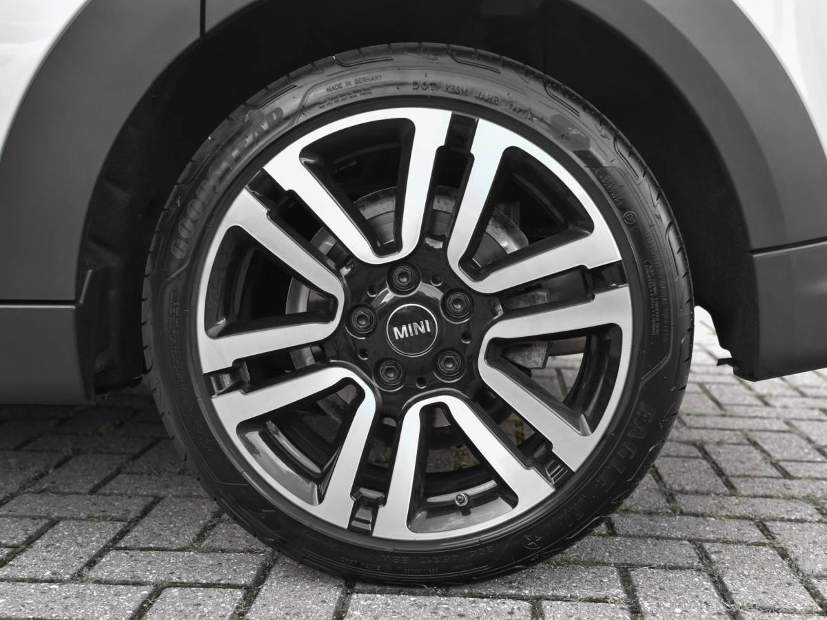 MINI 5-Deurs MINI 5-Deurs 1.5 Cooper Business Edition Leer Camera Led Navi Cruise