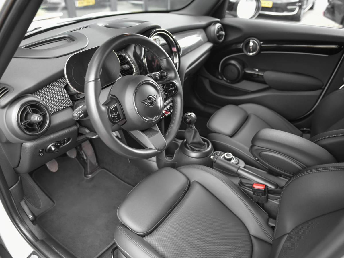MINI 5-Deurs MINI 5-Deurs 1.5 Cooper Business Edition Leer Camera Led Navi Cruise