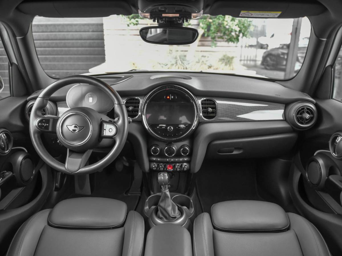 MINI 5-Deurs MINI 5-Deurs 1.5 Cooper Business Edition Leer Camera Led Navi Cruise