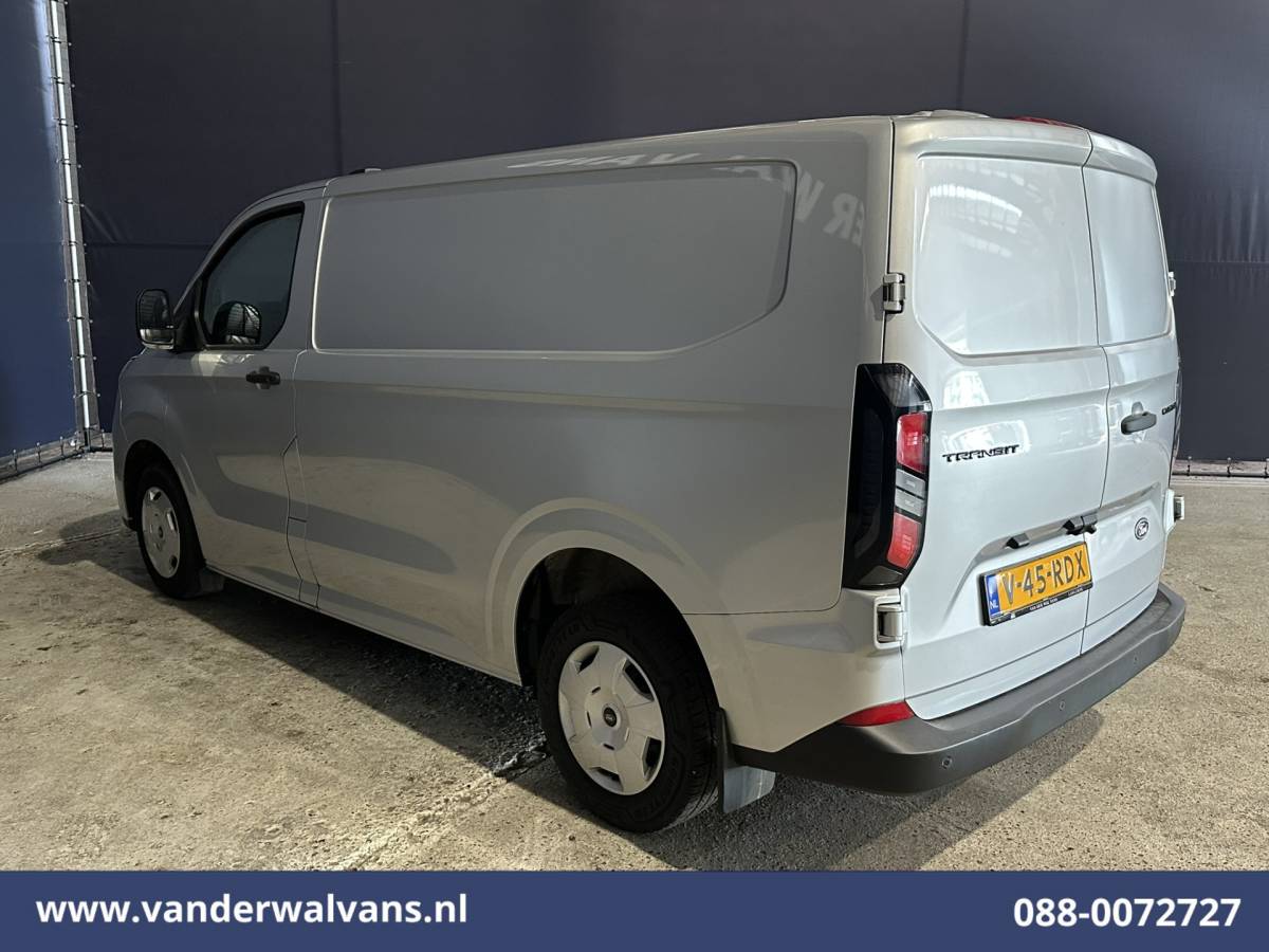 Ford Transit Custom Ford Transit Custom 2.0 TDCI 136pk L1H1 Euro6 Airco | Navigatie | LED | Apple Carplay | Adaptieve Cruisecontrol | Leder Stuur Android Auto, Verwarmde voorruit, Stoelverwarming, Parkeersensoren, Bijrijdersbank, 2590kg trekvermogen