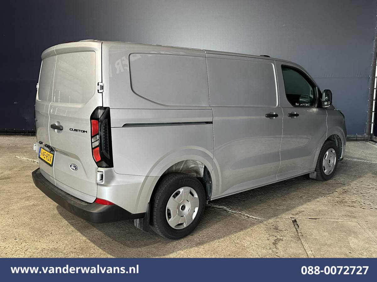 Ford Transit Custom Ford Transit Custom 2.0 TDCI 136pk L1H1 Euro6 Airco | Navigatie | LED | Apple Carplay | Adaptieve Cruisecontrol | Leder Stuur Android Auto, Verwarmde voorruit, Stoelverwarming, Parkeersensoren, Bijrijdersbank, 2590kg trekvermogen