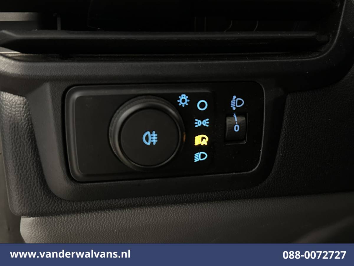 Ford Transit Custom Ford Transit Custom 2.0 TDCI 136pk L1H1 Euro6 Airco | Navigatie | LED | Apple Carplay | Adaptieve Cruisecontrol | Leder Stuur Android Auto, Verwarmde voorruit, Stoelverwarming, Parkeersensoren, Bijrijdersbank, 2590kg trekvermogen