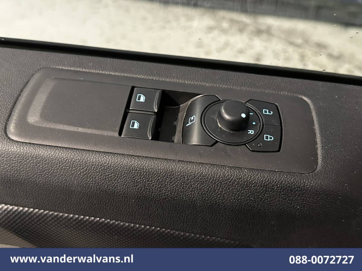 Ford Transit Custom Ford Transit Custom 2.0 TDCI 136pk L1H1 Euro6 Airco | Navigatie | LED | Apple Carplay | Adaptieve Cruisecontrol | Leder Stuur Android Auto, Verwarmde voorruit, Stoelverwarming, Parkeersensoren, Bijrijdersbank, 2590kg trekvermogen