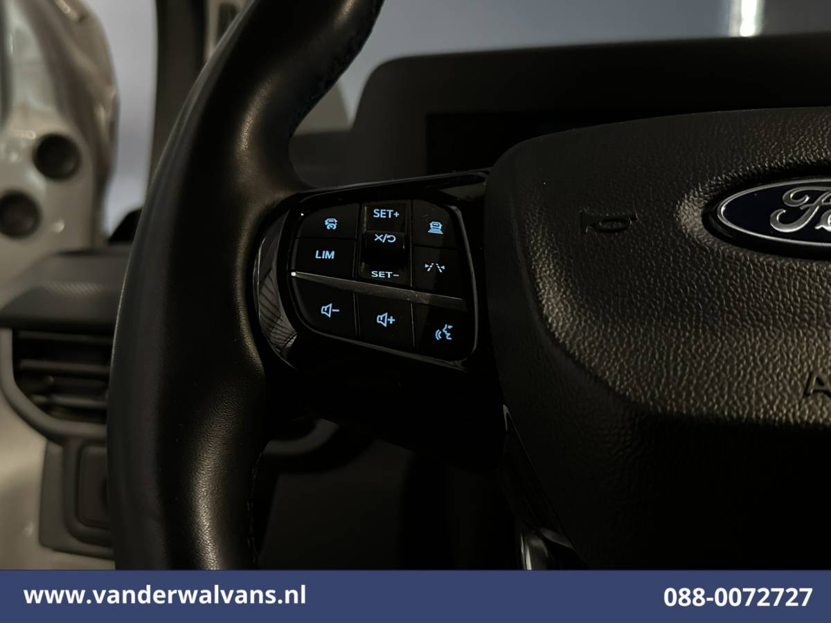 Ford Transit Custom Ford Transit Custom 2.0 TDCI 136pk L1H1 Euro6 Airco | Navigatie | LED | Apple Carplay | Adaptieve Cruisecontrol | Leder Stuur Android Auto, Verwarmde voorruit, Stoelverwarming, Parkeersensoren, Bijrijdersbank, 2590kg trekvermogen
