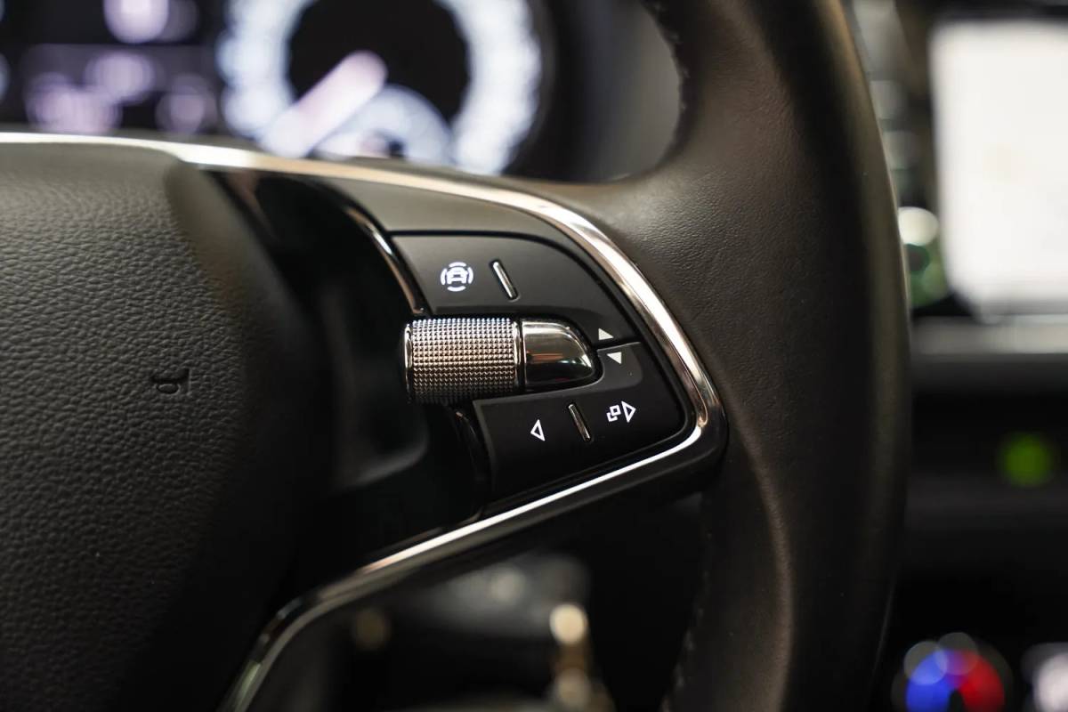Škoda Fabia Skoda Fabia COMBI 1.0 TSI Ambition [ Navi Apple/Android Climate Adapt.cruise ]