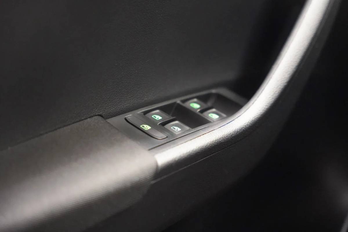 Škoda Fabia Skoda Fabia COMBI 1.0 TSI Ambition [ Navi Apple/Android Climate Adapt.cruise ]