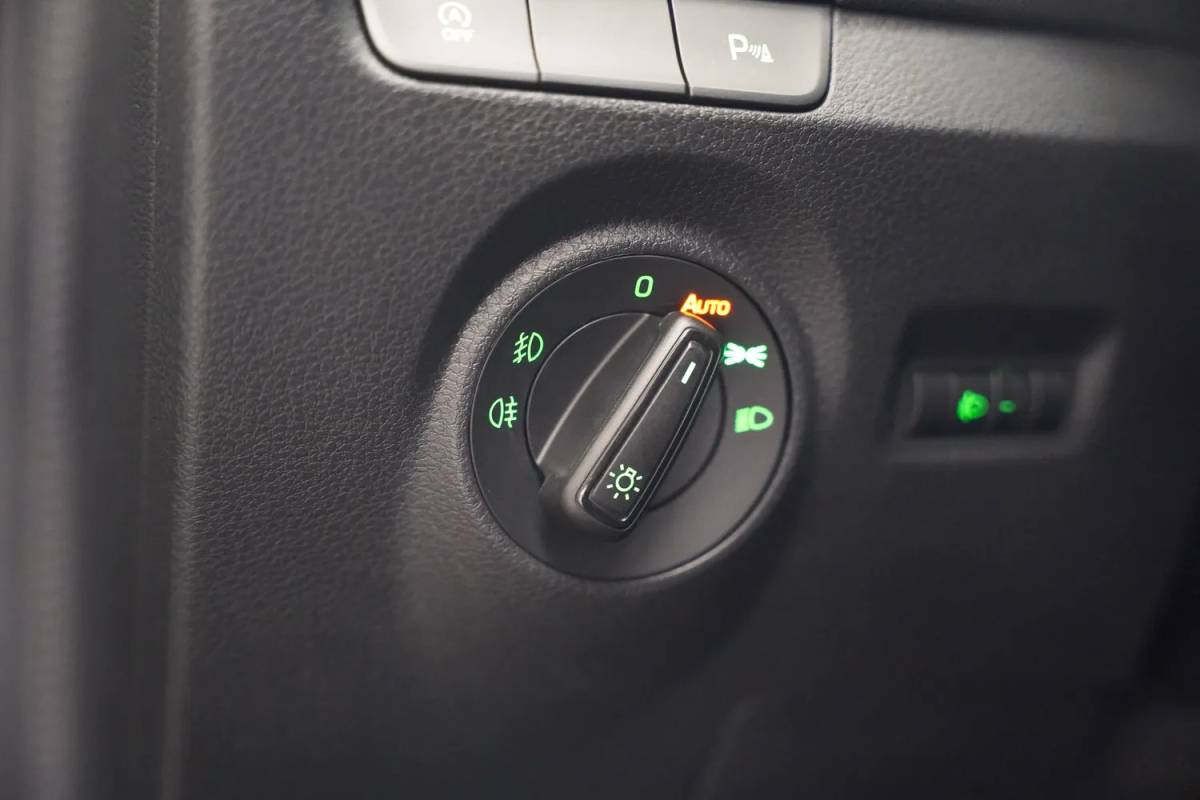 Škoda Fabia Skoda Fabia COMBI 1.0 TSI Ambition [ Navi Apple/Android Climate Adapt.cruise ]
