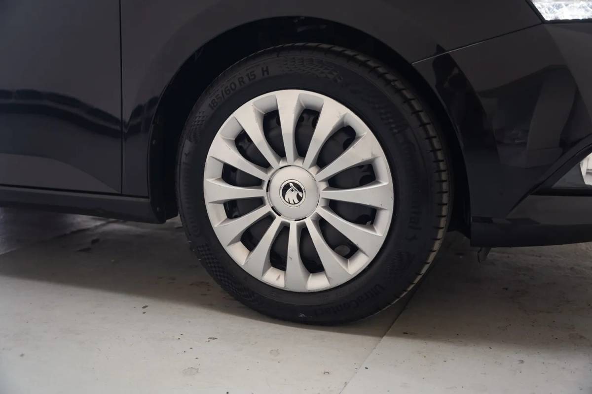 Škoda Fabia Skoda Fabia COMBI 1.0 TSI Ambition [ Navi Apple/Android Climate Adapt.cruise ]