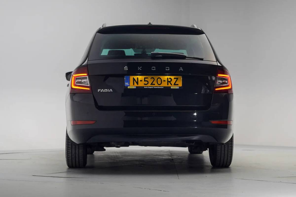 Škoda Fabia Skoda Fabia COMBI 1.0 TSI Ambition [ Navi Apple/Android Climate Adapt.cruise ]