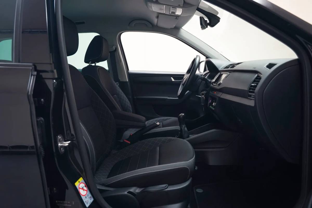 Škoda Fabia Skoda Fabia COMBI 1.0 TSI Ambition [ Navi Apple/Android Climate Adapt.cruise ]