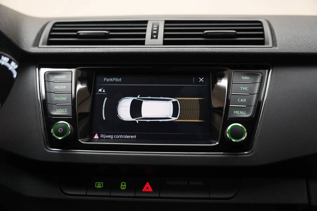 Škoda Fabia Skoda Fabia COMBI 1.0 TSI Ambition [ Navi Apple/Android Climate Adapt.cruise ]