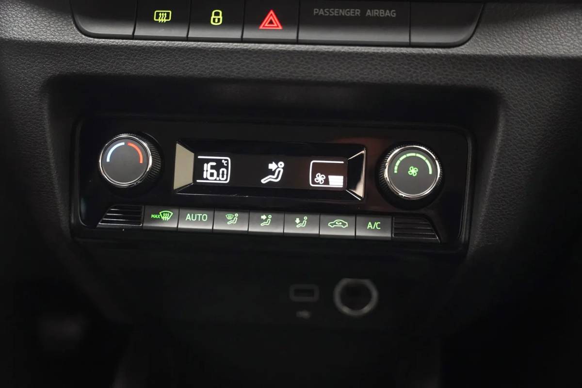 Škoda Fabia Skoda Fabia COMBI 1.0 TSI Ambition [ Navi Apple/Android Climate Adapt.cruise ]