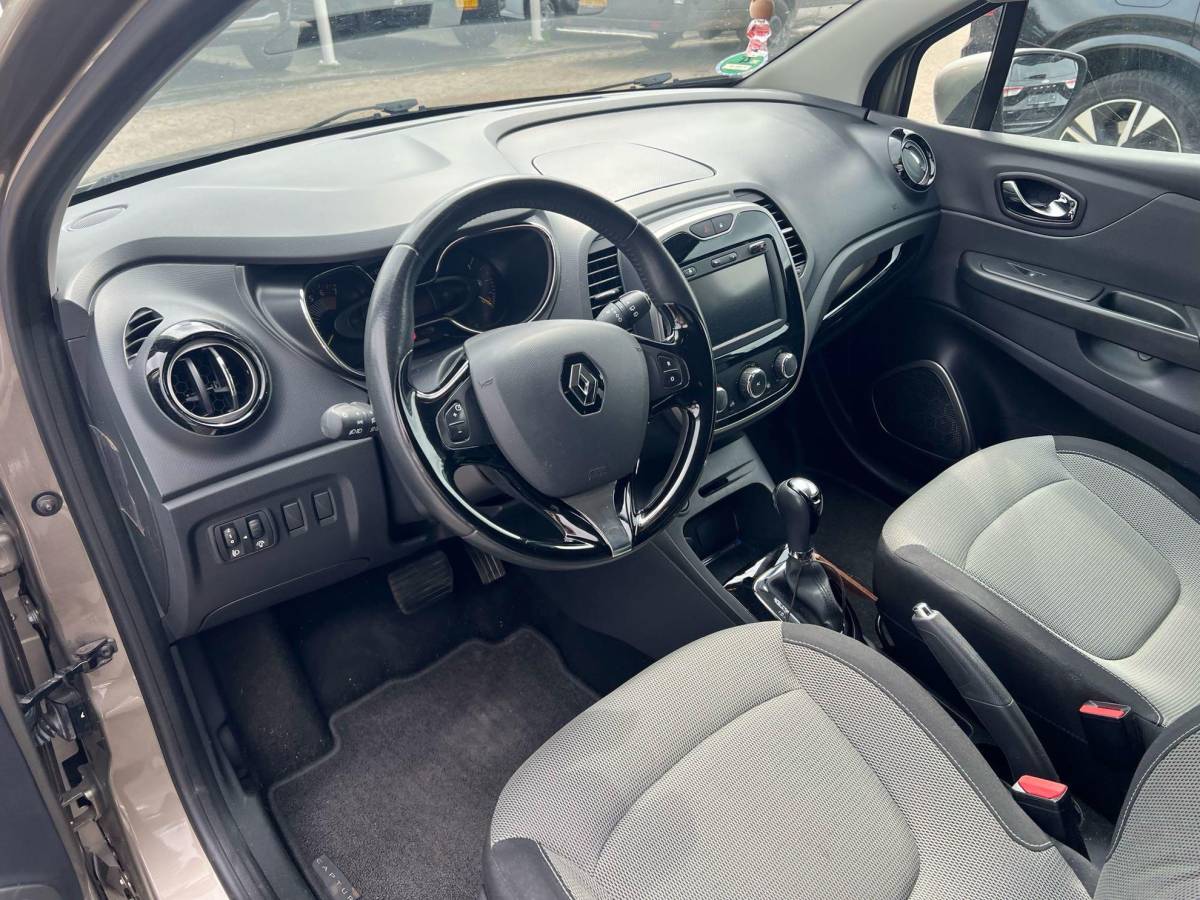 Renault Captur Renault Captur 1.2 TCe Expression 120pk Automaat | Trekhaak | Cruise control | Hoge instap | Airco | Navigatie