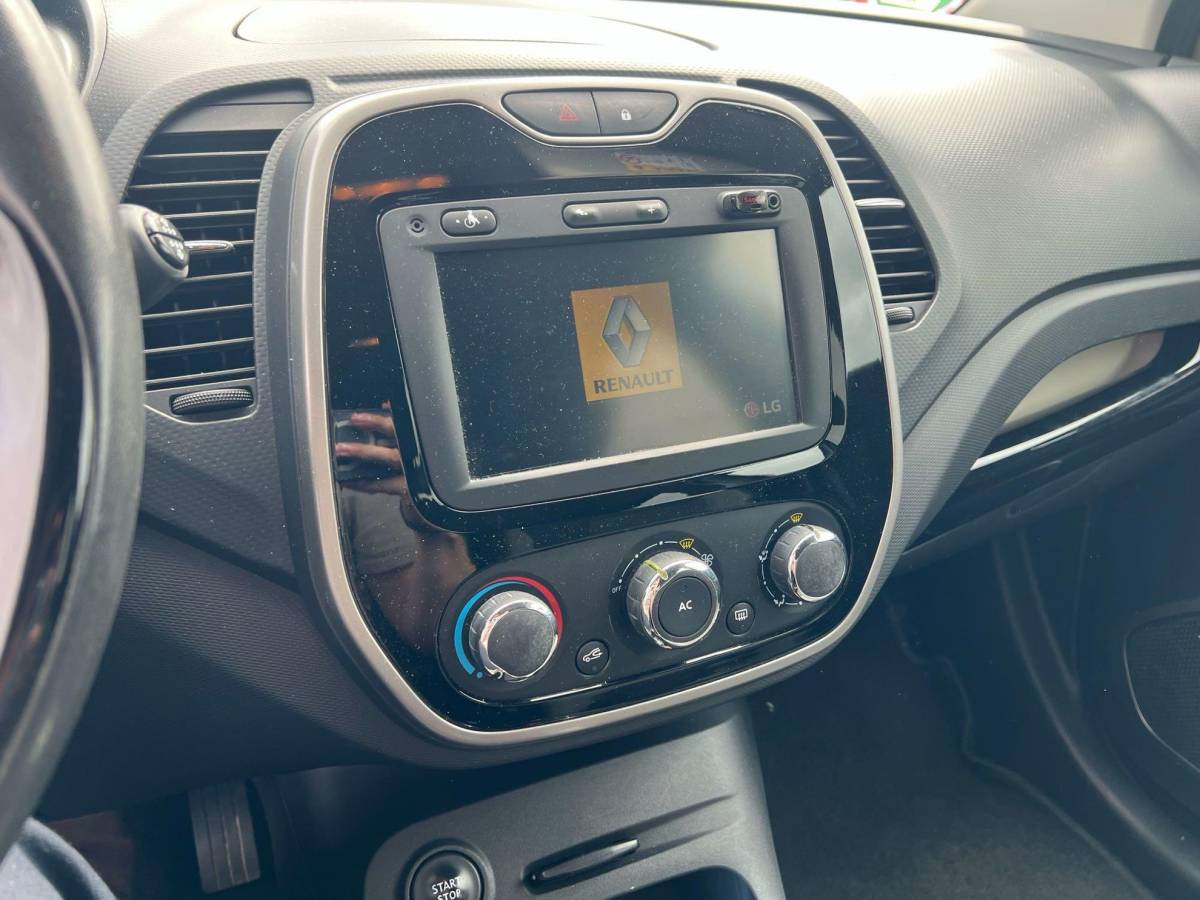 Renault Captur Renault Captur 1.2 TCe Expression 120pk Automaat | Trekhaak | Cruise control | Hoge instap | Airco | Navigatie