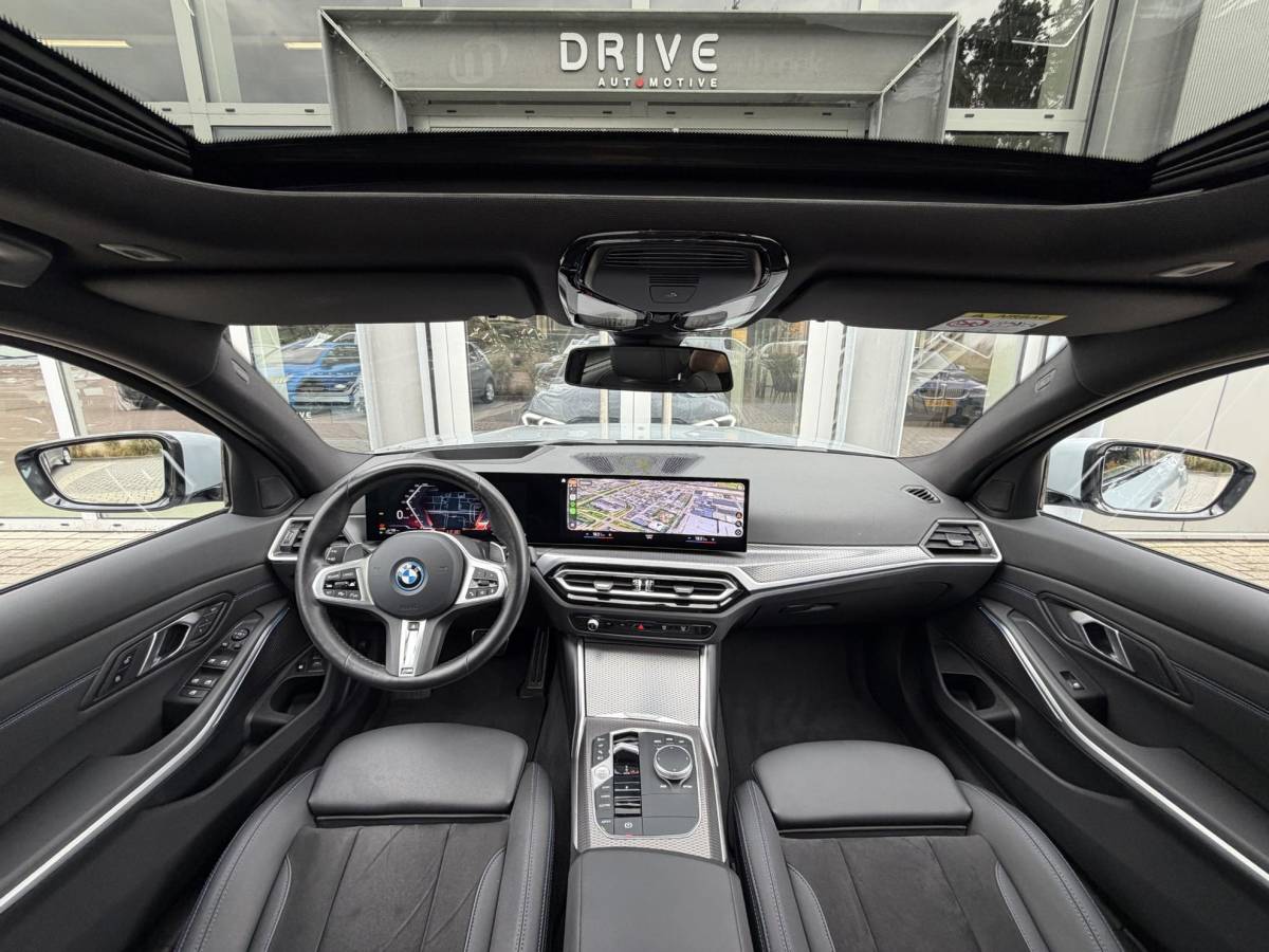 BMW 3 Serie BMW 3-serie Touring 330e xDrive M-Sport Pro |Pano|Driving Ass Prof|Innovation|360Cam|19″|